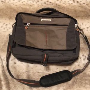 NWOT Eddie Bauer laptop messenger bag